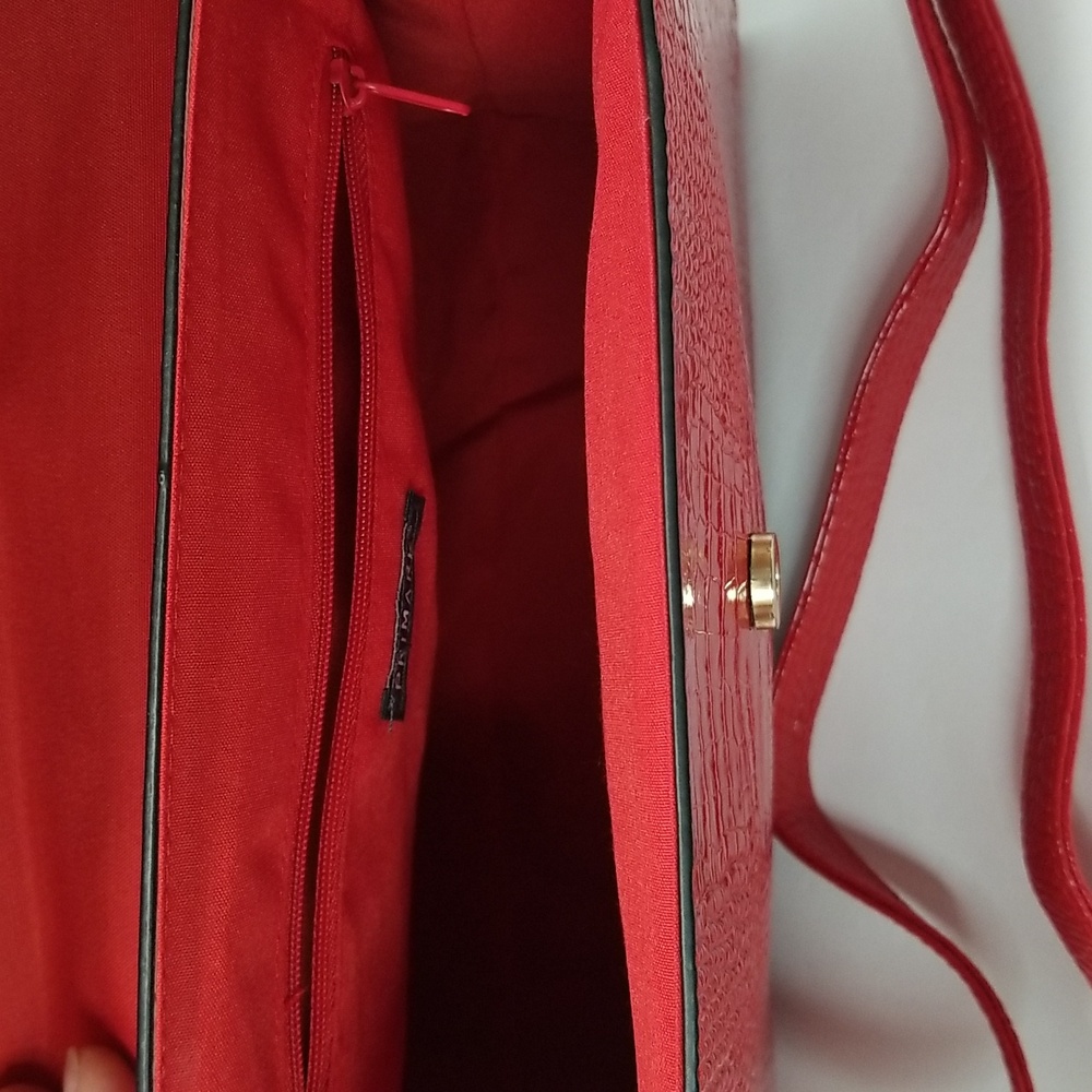 Red Handbag with Straps, Crocodile Pattern, Tiger Head Design Snap Closure NWOT - Picture 8 of 13